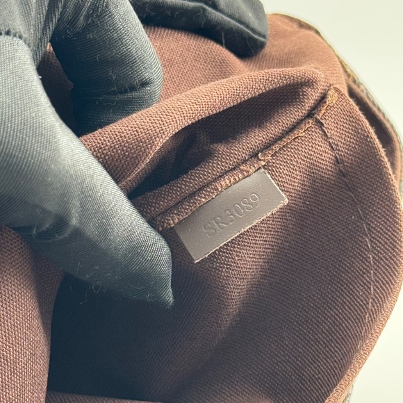 Louis Vuitton Damier Graphite Messenger Bag - Picture 16 of 16